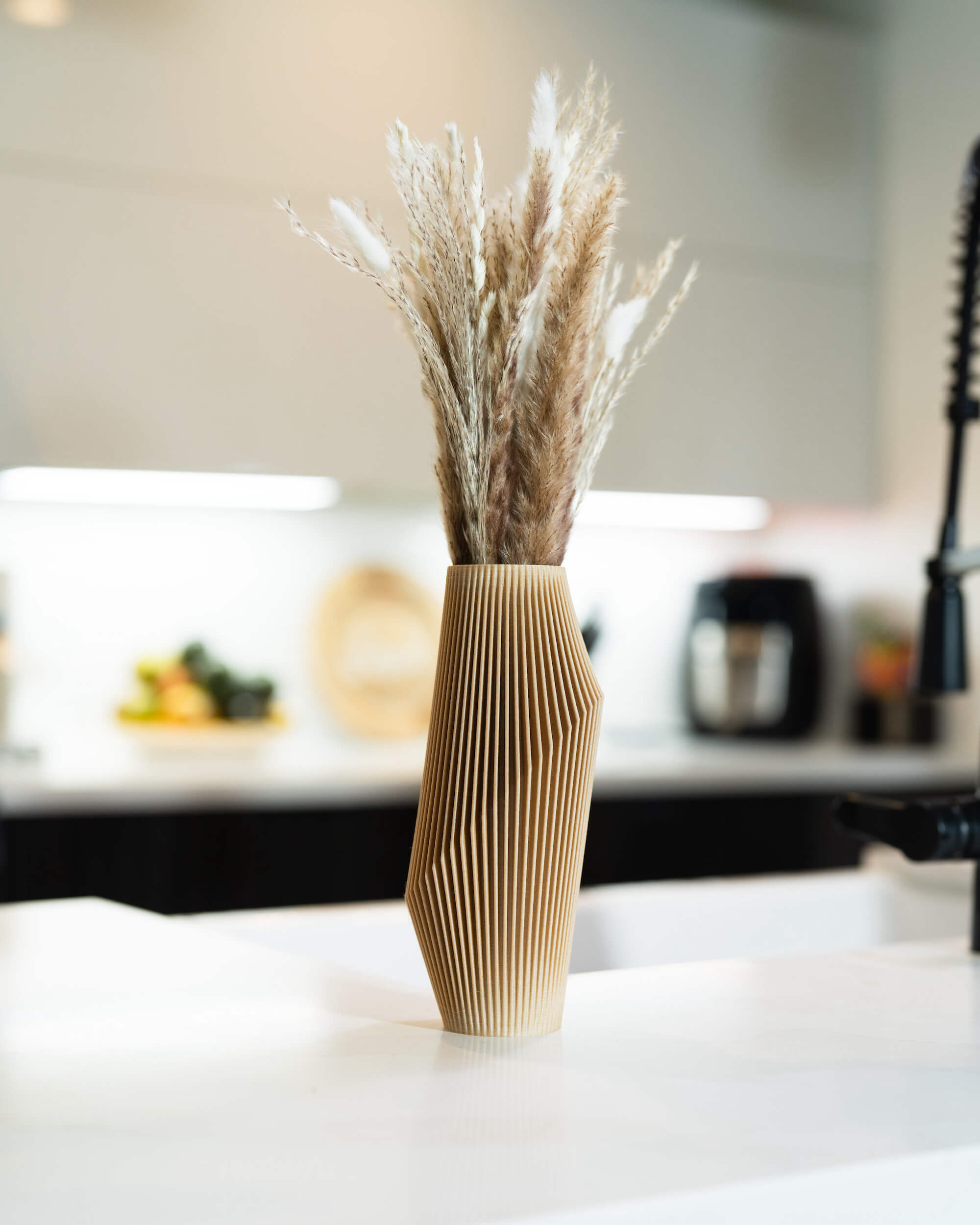 NOVA beige vase with pampas grass