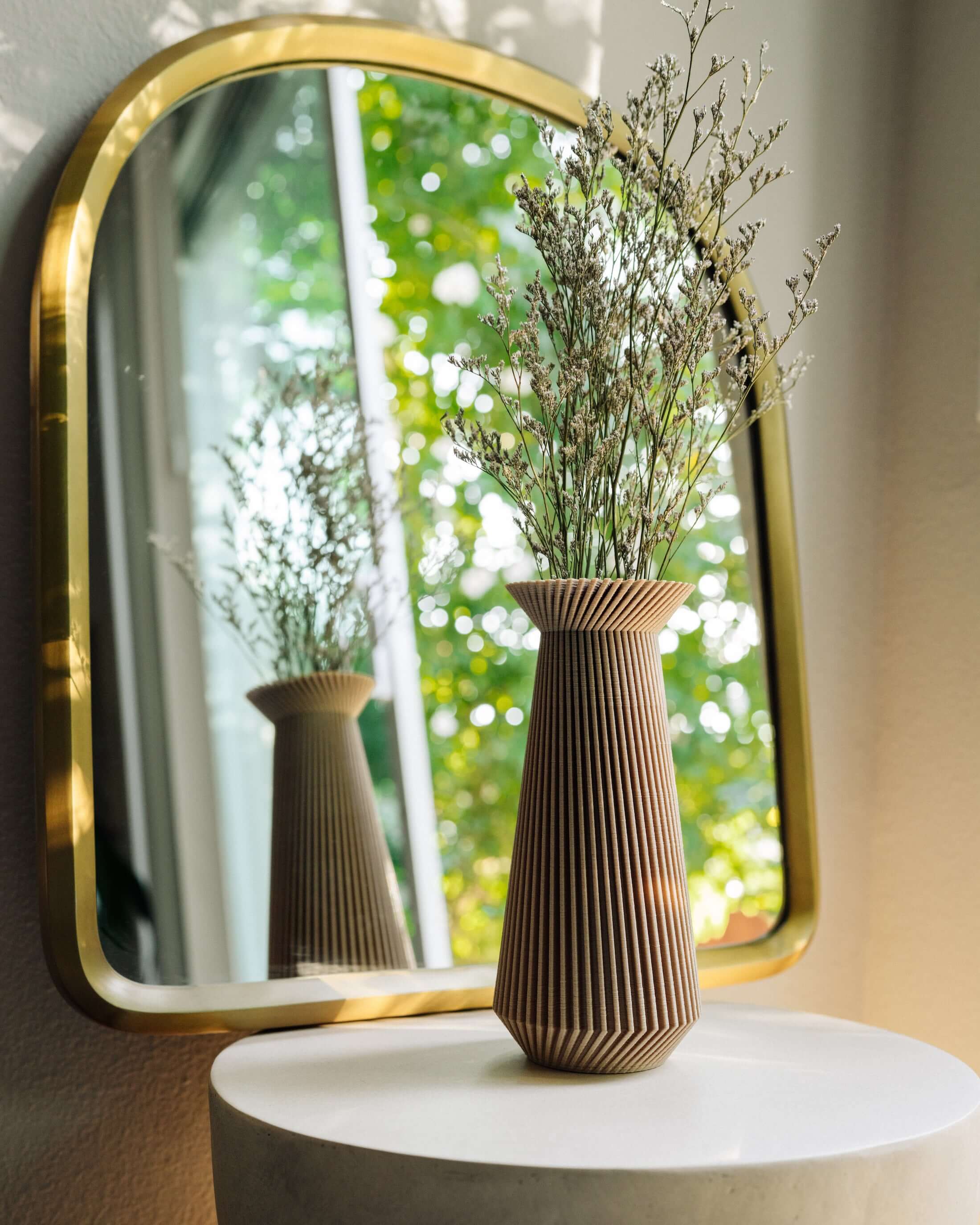 Modernist vase BANDA in beige by Woodland Pulse.