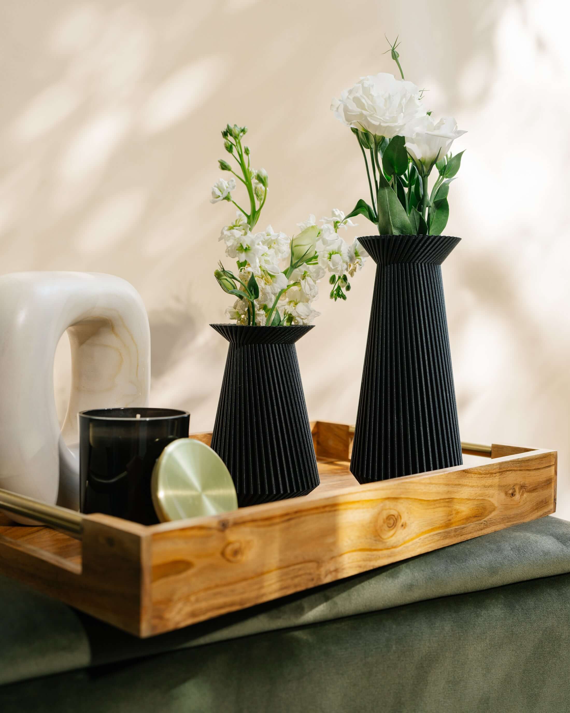 Set of black vases, banda vase.