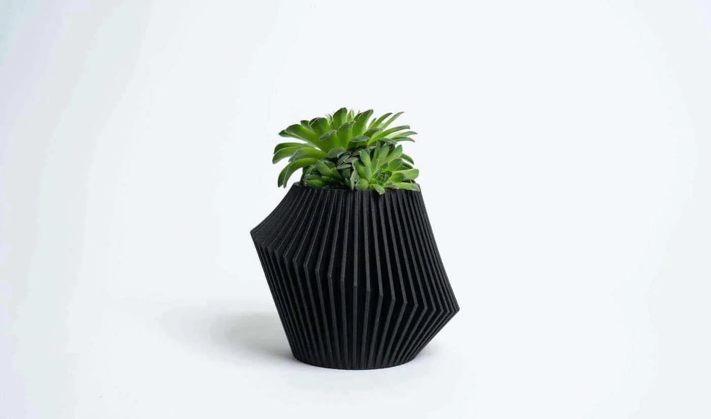 Disc Black planter.