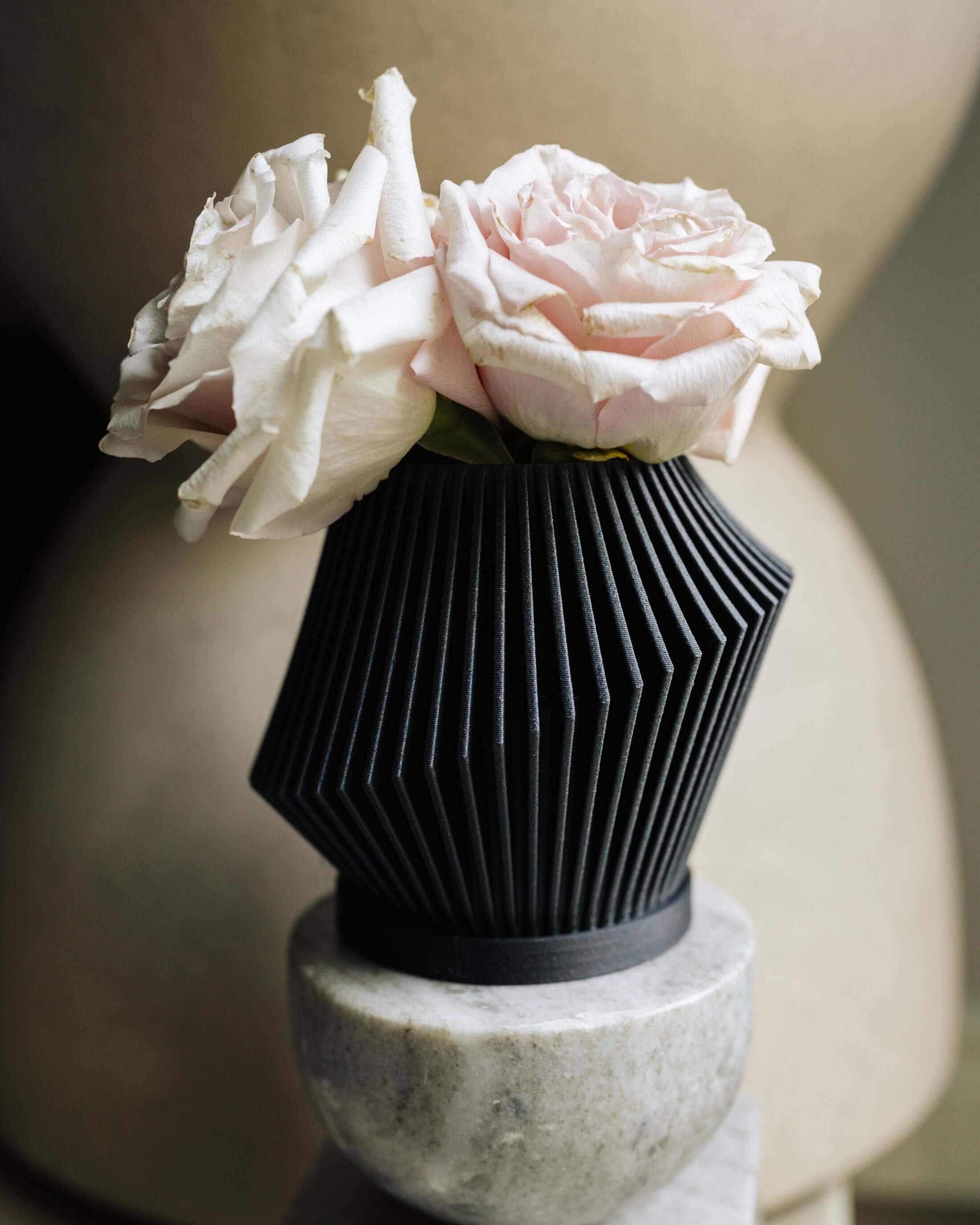 DISC™ black planter pot with white roses.