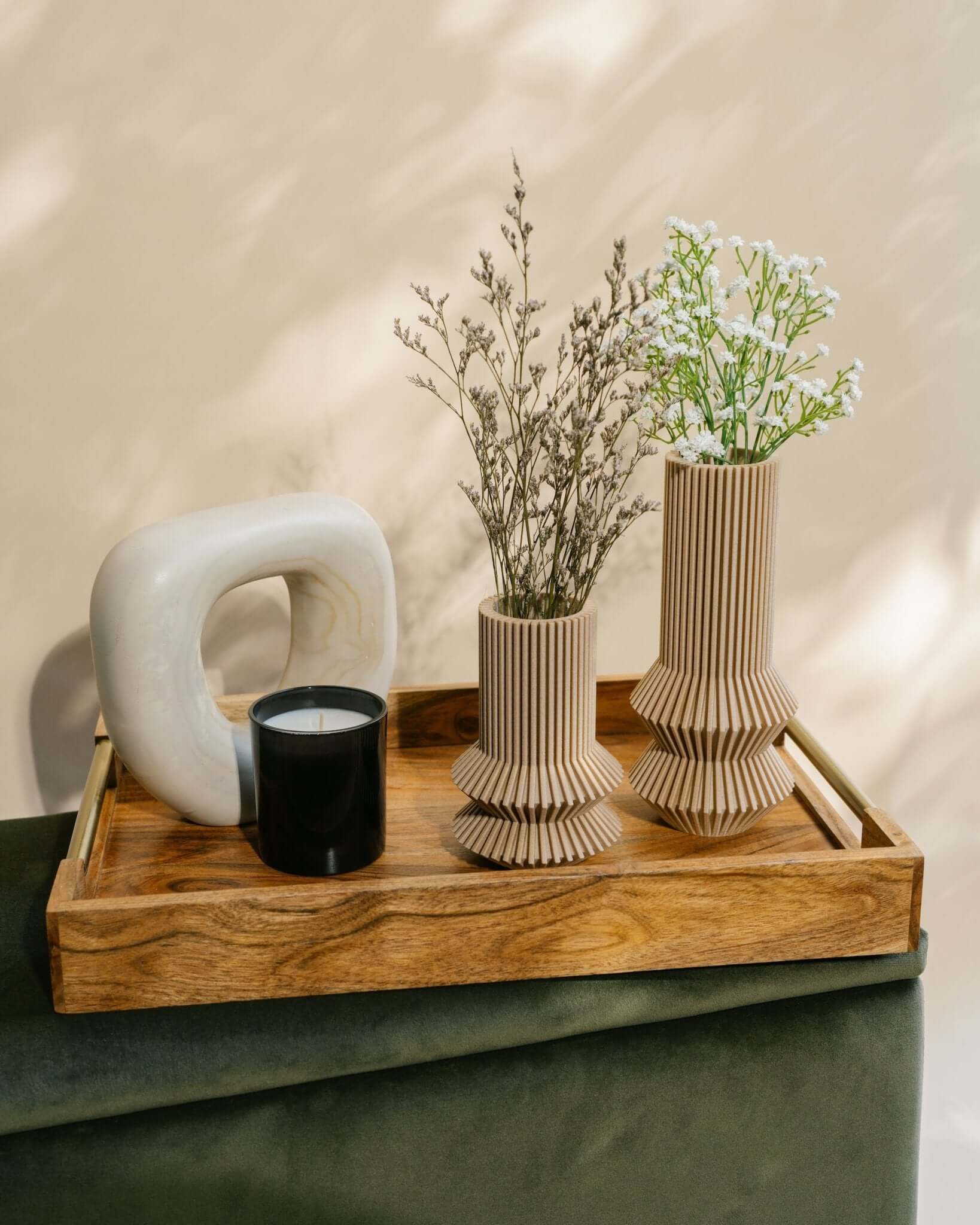 ZEPHYR small beige vases.